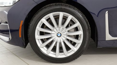 Used 2020 BMW 740i xDrive w/ Interior Design Package image 61