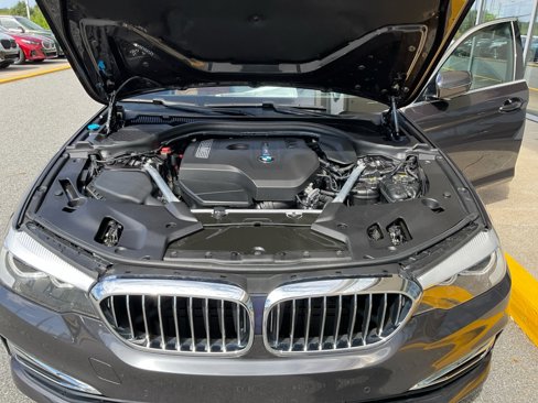 Used 2019 BMW 530i w/ Luxury Package image 16