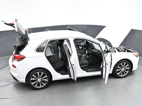 Used 2018 Hyundai Elantra GT image 64