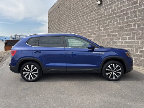 Used 2022 Volkswagen Taos SE w/ Panoramic Sunroof Package image 4