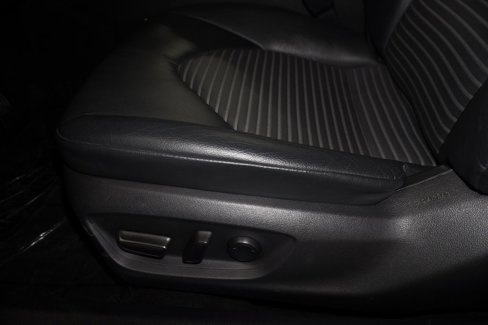 Certified 2021 Toyota Camry SE image 11