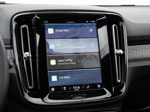 Used 2022 Volvo XC40 P8 Recharge Plus image 17