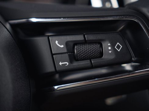 Certified 2025 Porsche Macan image 46