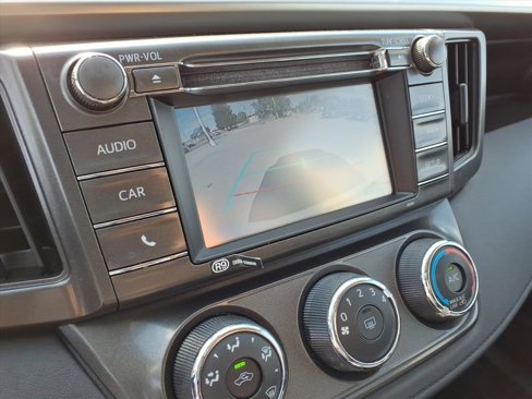 Used 2015 Toyota RAV4 LE image 14
