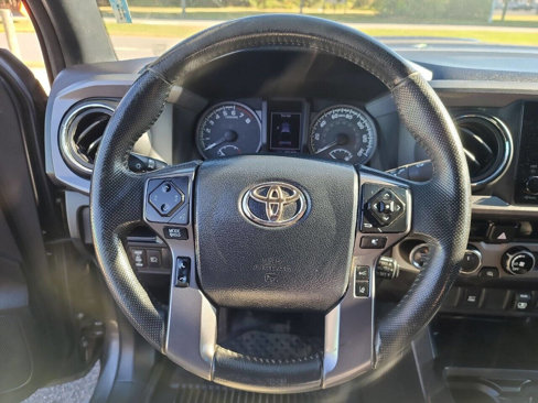Used 2018 Toyota Tacoma TRD Sport image 14
