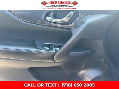 Used 2018 Nissan Rogue SV image 12
