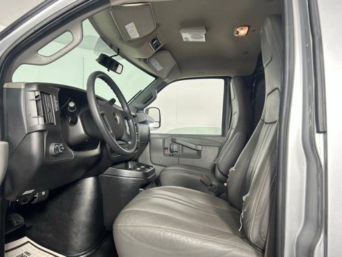 Used 2019 Chevrolet Express 2500 image 24
