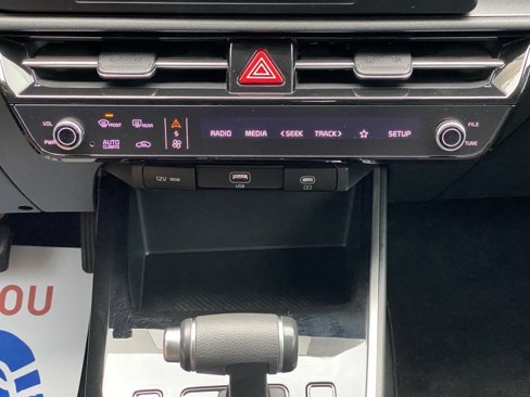 Used 2023 Kia Niro LX image 17