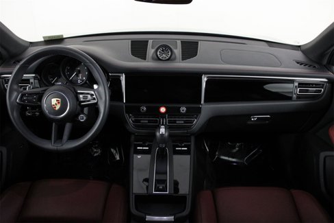 Certified 2025 Porsche Macan image 11