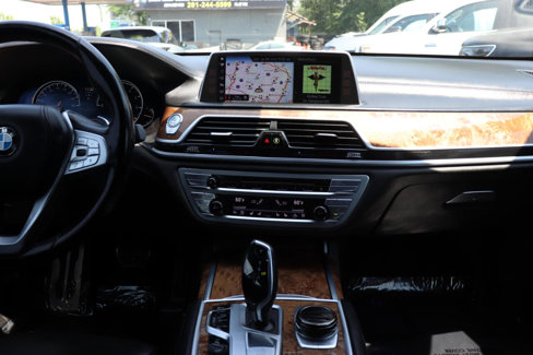 Used 2018 BMW 740i xDrive image 19