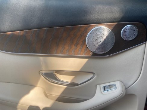 Used 2018 Mercedes-Benz GLC 300 4MATIC image 18