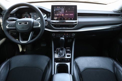 Used 2022 Jeep Compass Trailhawk image 2