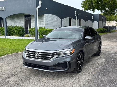 Used 2020 Volkswagen Passat 2.0T R-Line image 1