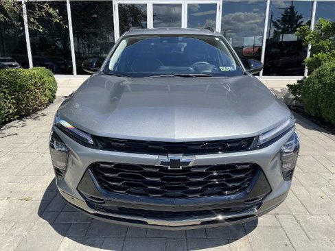 Used 2025 Chevrolet Trax ACTIV w/ Sunroof Package image 2