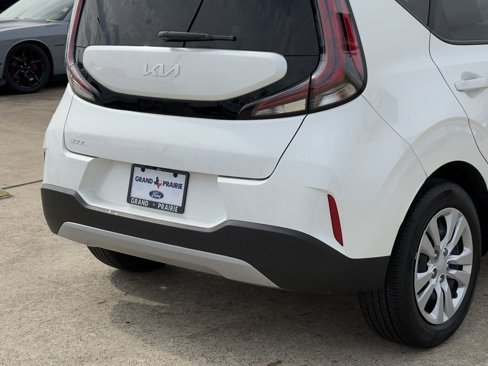 Used 2023 Kia Soul LX image 8
