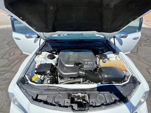Used 2017 Chrysler 300 C image 31