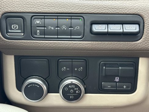 Used 2021 GMC Yukon Denali w/ Denali Premium Package image 30