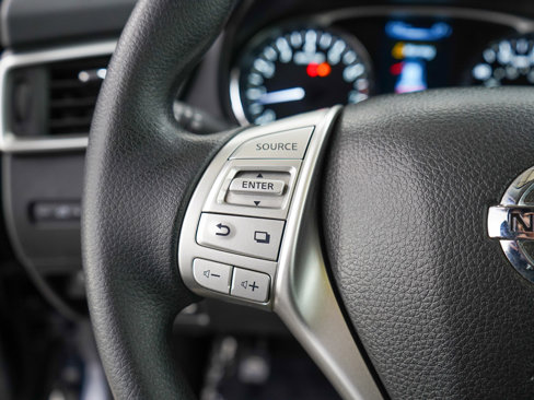 Used 2016 Nissan Rogue SV image 18