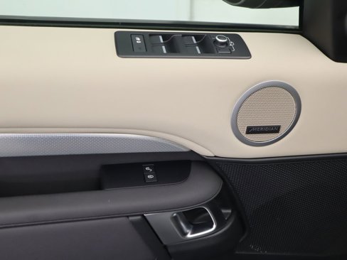Used 2020 Land Rover Discovery Landmark image 24