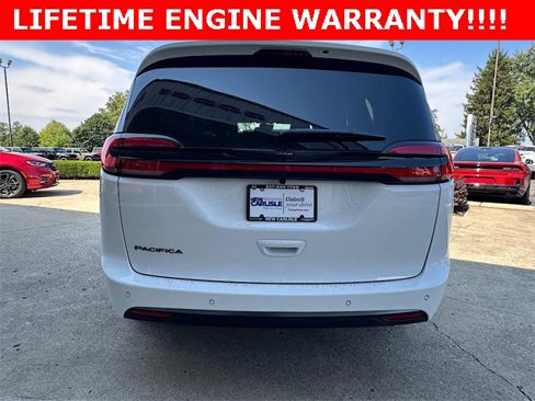 New 2026 Chrysler Pacifica Select image 7