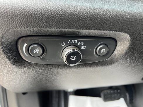 Used 2020 Chevrolet Traverse LT image 32