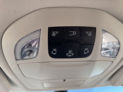 Used 2023 Chrysler Voyager LX image 19