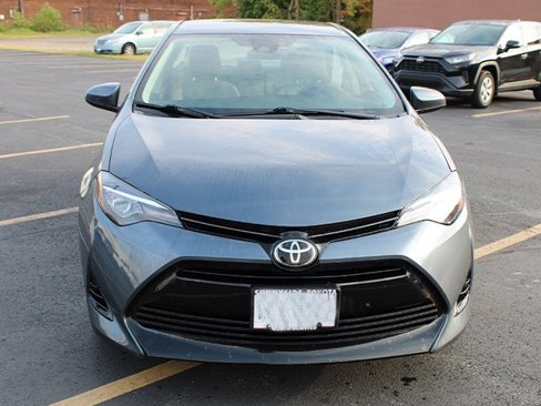 Used 2018 Toyota Corolla LE image 3