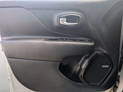 Certified 2020 Jeep Renegade Altitude image 23