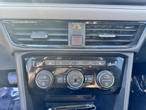 Certified 2024 Volkswagen Taos SE image 27