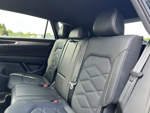 Used 2024 Volkswagen Atlas Cross Sport SE image 21