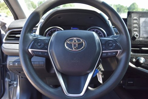 Used 2022 Toyota Camry LE image 20