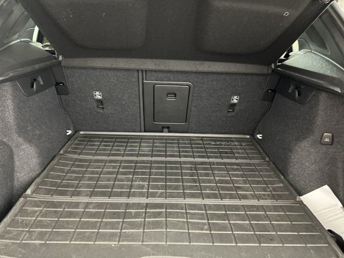 Used 2021 Volvo XC40 P8 Recharge w/ Advanced Package image 21