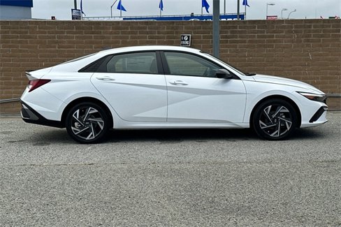 New 2025 Hyundai Elantra SEL image 3