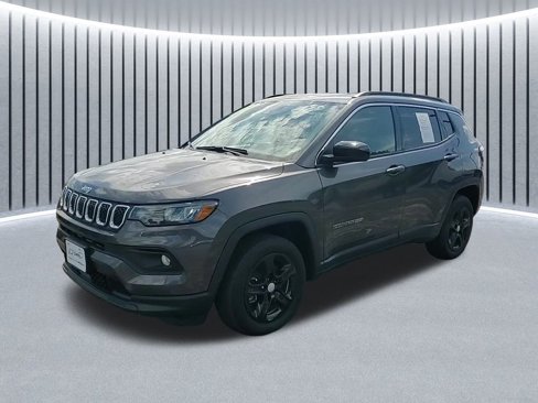 Used 2024 Jeep Compass Latitude w/ Altitude Special Edition image 1
