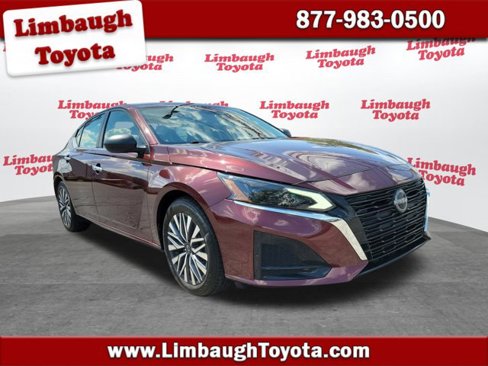 Used 2024 Nissan Altima 2.5 SV image 1