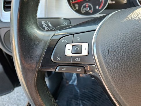 Used 2017 Volkswagen Golf S image 20