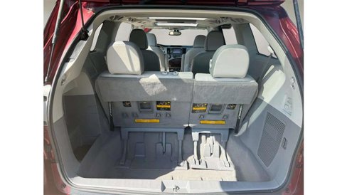 Used 2011 Toyota Sienna Limited image 17
