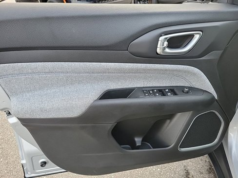 New 2025 Jeep Compass Latitude image 18