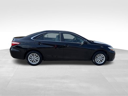 Used 2016 Toyota Camry LE image 7