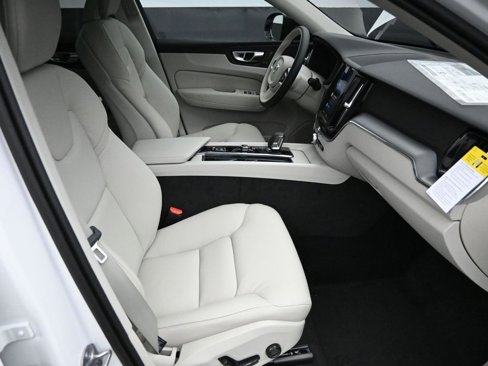 New 2025 Volvo XC60 B5 Core image 37