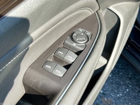 Used 2019 Buick Regal Essence w/ Driver Confidence Package I image 18