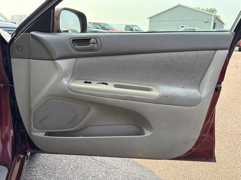 Used 2004 Toyota Camry LE image 19