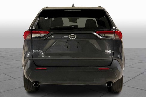 Used 2022 Toyota RAV4 XLE Premium image 4