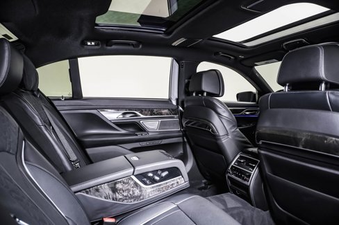 Used 2022 BMW 750i xDrive w/ Executive Package image 18
