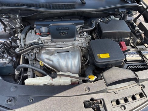Used 2014 Toyota Camry L image 9