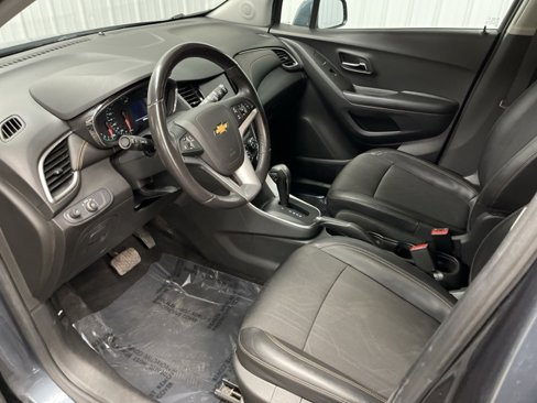Used 2021 Chevrolet Trax LT w/ LT Convenience Package image 14