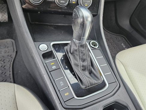 Used 2019 Volkswagen Jetta R-Line w/ R-Line Cold Weather Package image 35