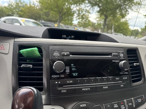 Used 2014 Toyota Sienna XLE image 26