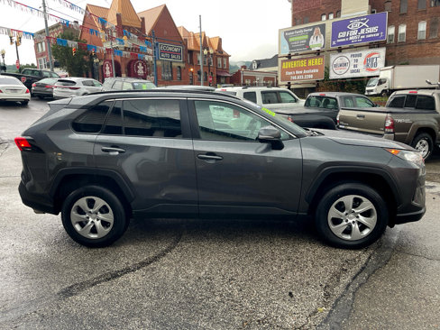 Used 2021 Toyota RAV4 LE image 4