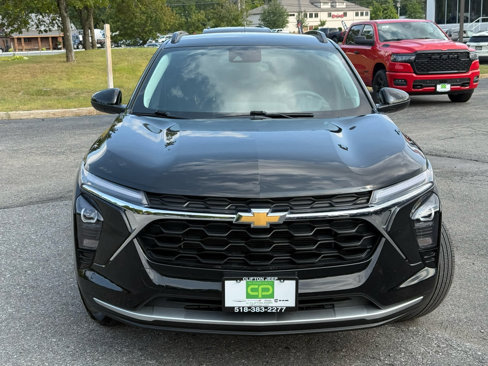 Used 2024 Chevrolet Trax LT image 2